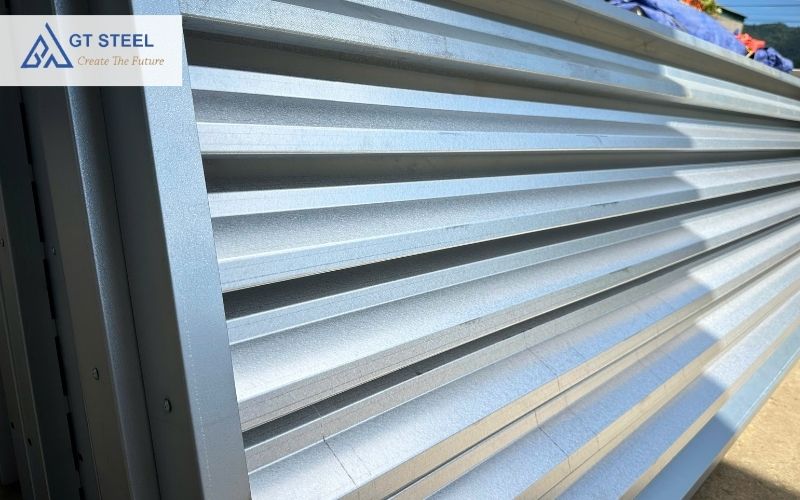 khoảng cách nan cửa chớp
