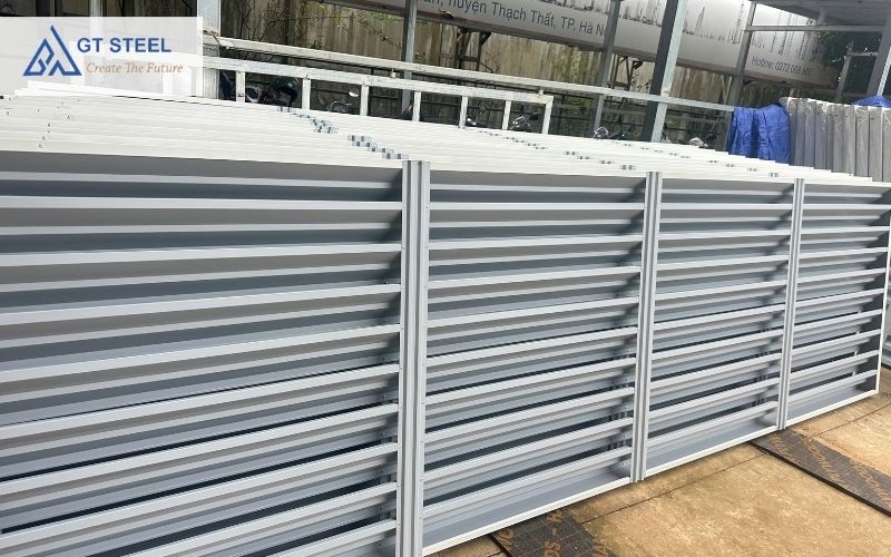 khoảng cách nan cửa chớp
