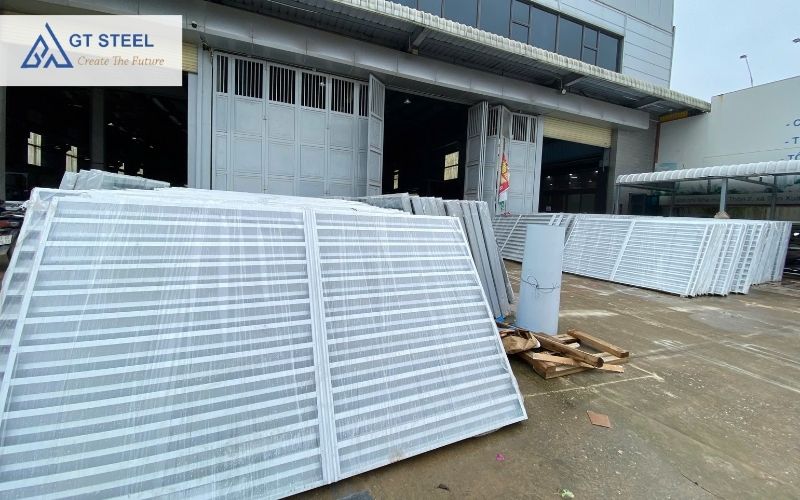 mẫu cửa chớp inox